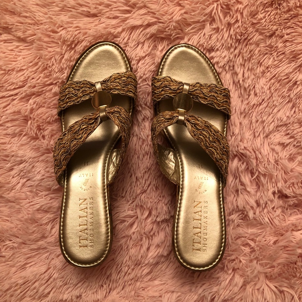 Like New Gold Italian Shoemakers Wedges Heels Shoe
